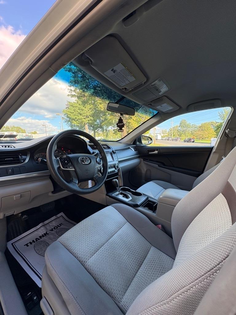 Toyota Camry photo 9