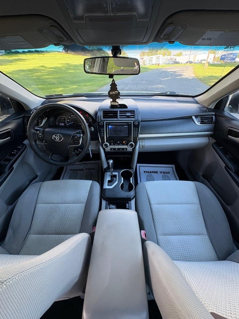 Toyota Camry photo 10