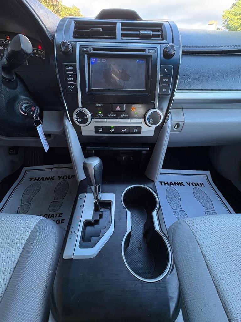 Toyota Camry photo 11