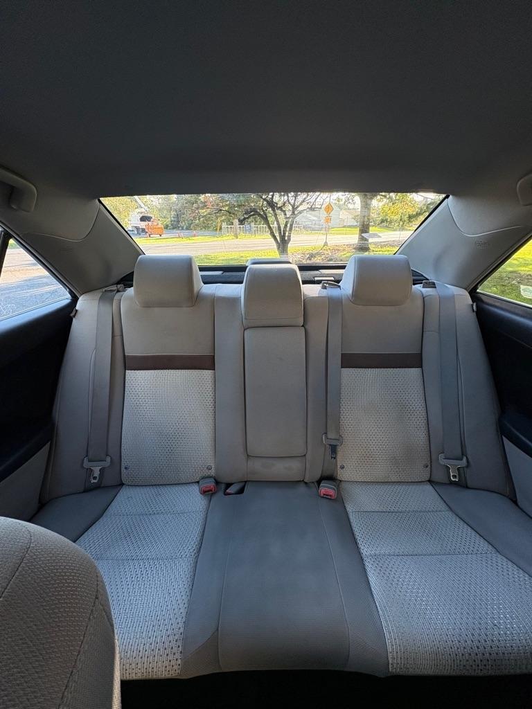 Toyota Camry photo 12