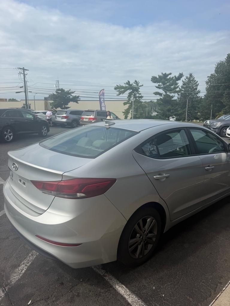 Hyundai Elantra Value Edition 6A 2017
