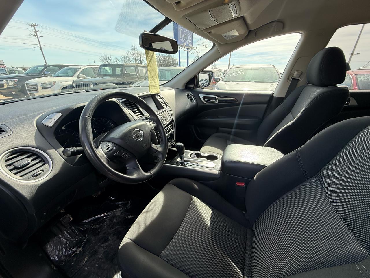 Nissan Pathfinder SV 2020