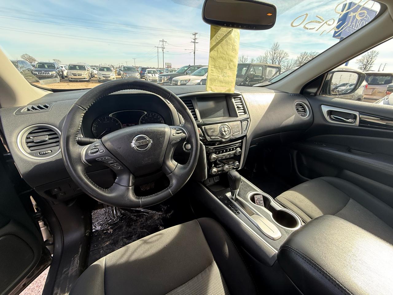 Nissan Pathfinder SV 2020