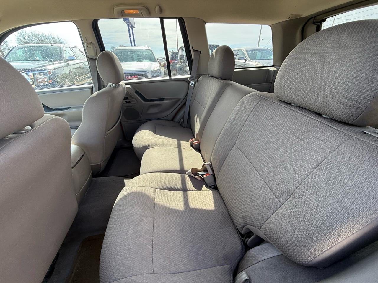 Jeep Grand Cherokee Laredo 2WD 2004