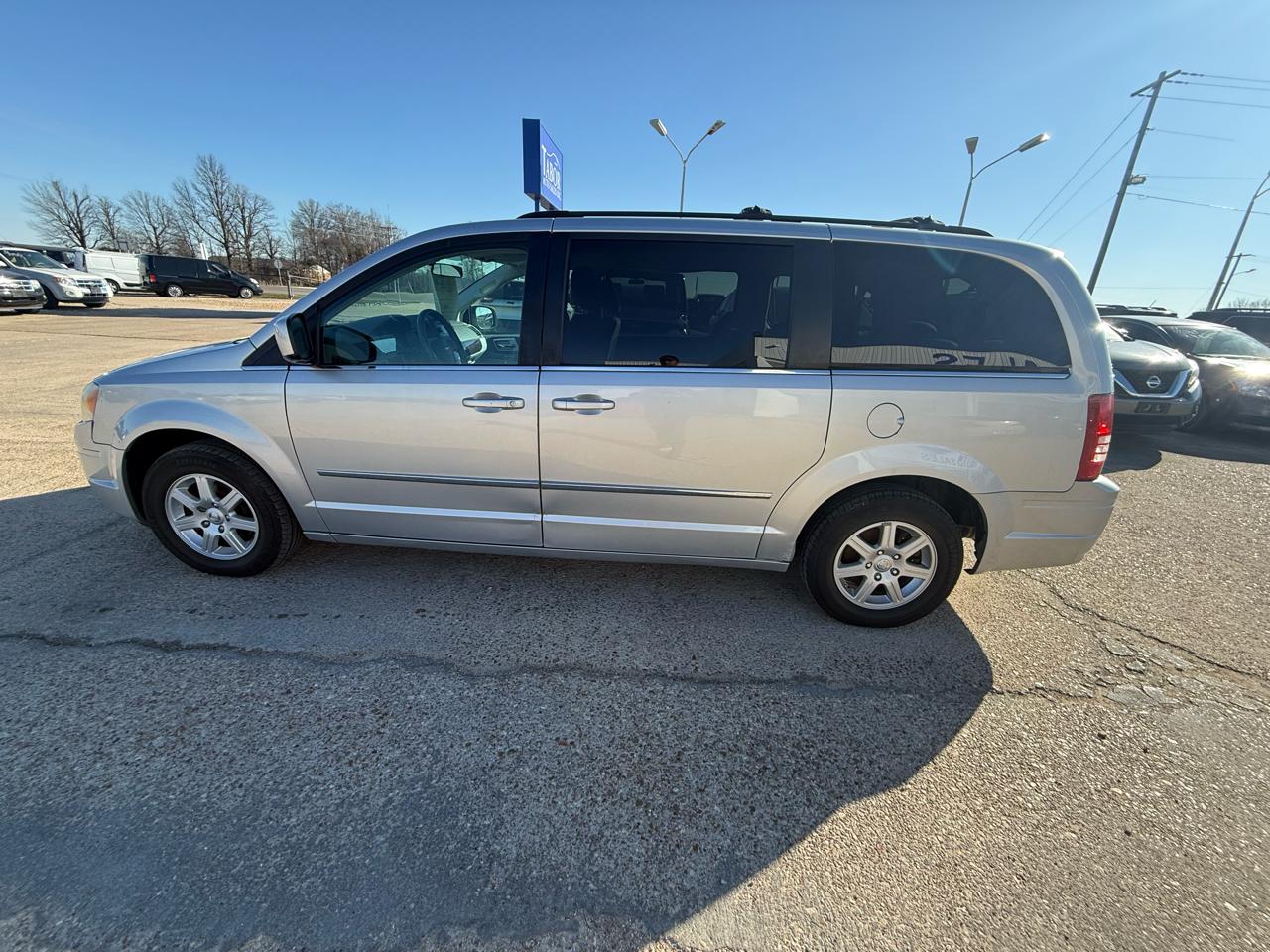 Chrysler Town & Country 4dr Wgn Touring 2010