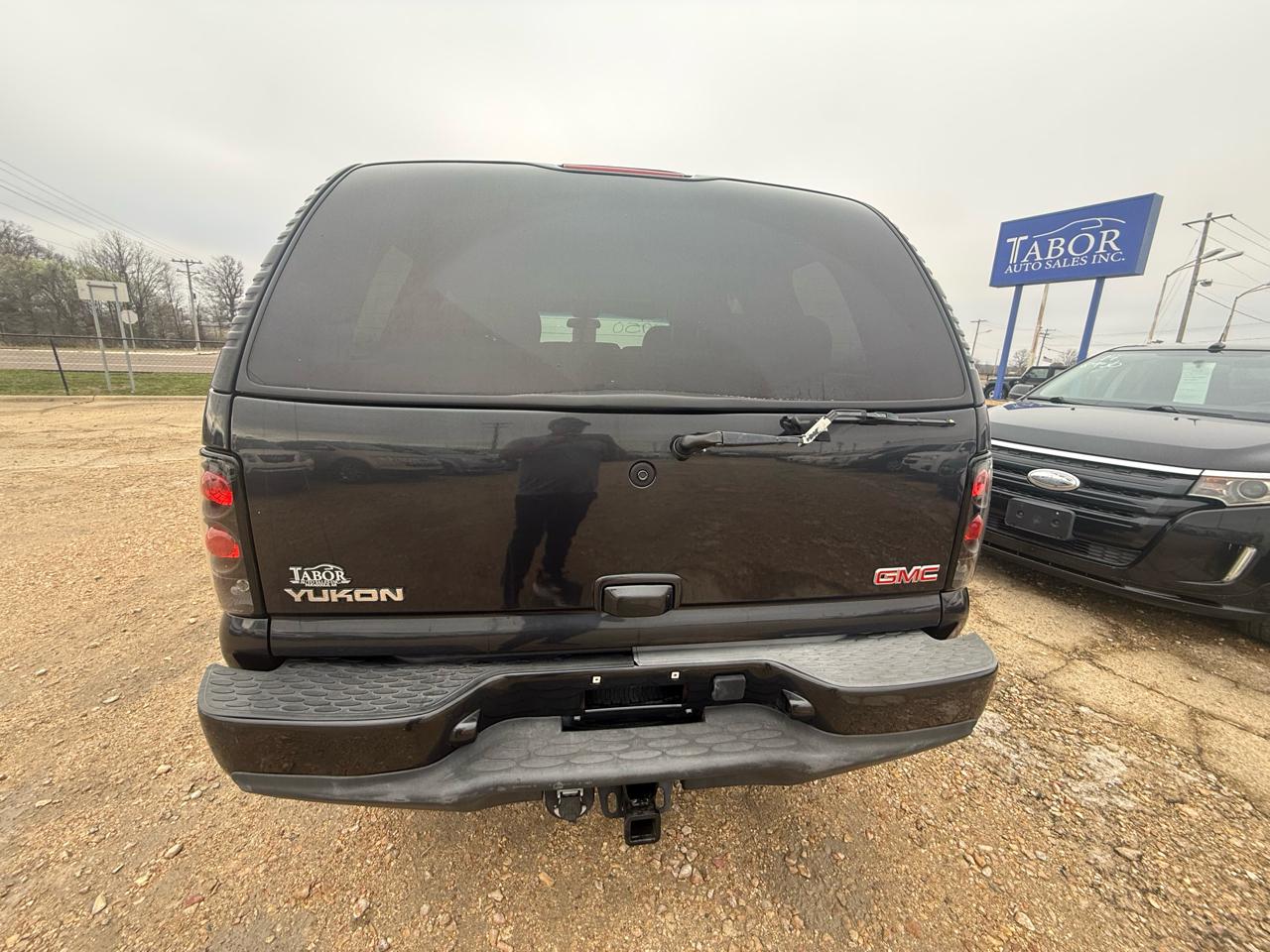 GMC Yukon Denali 4dr AWD 2004