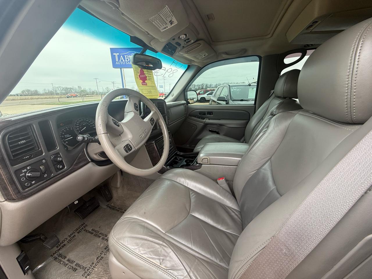 GMC Yukon Denali 4dr AWD 2004