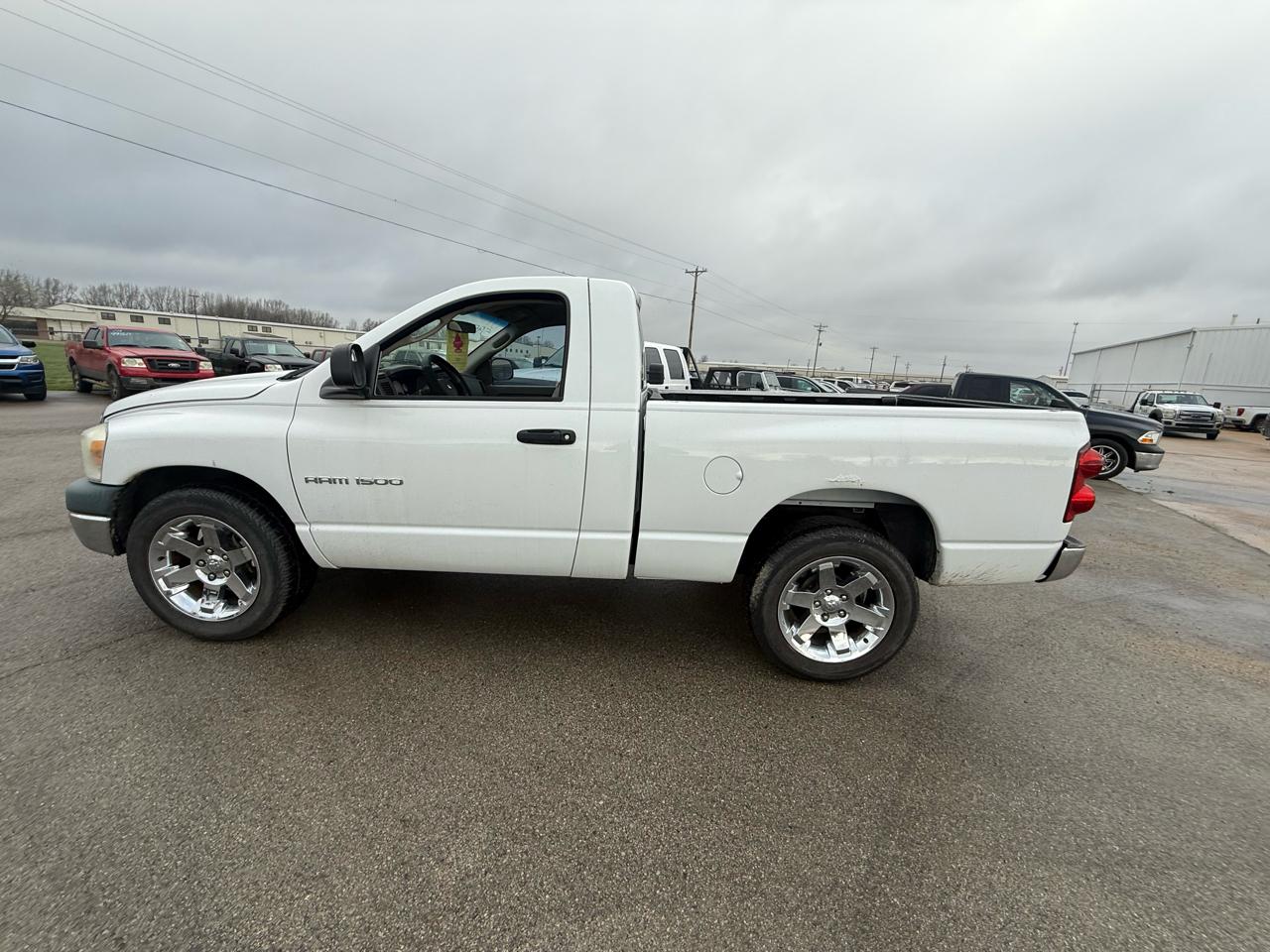 Dodge Ram 1500 2WD Reg Cab 120.5" ST 2007