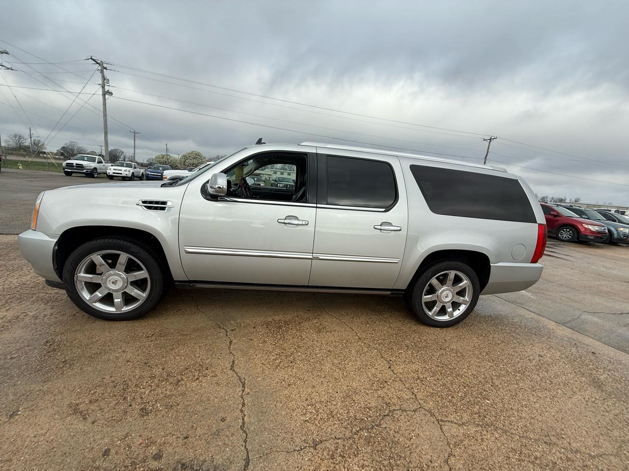 Cadillac Escalade ESV AWD 4dr Premium 2010