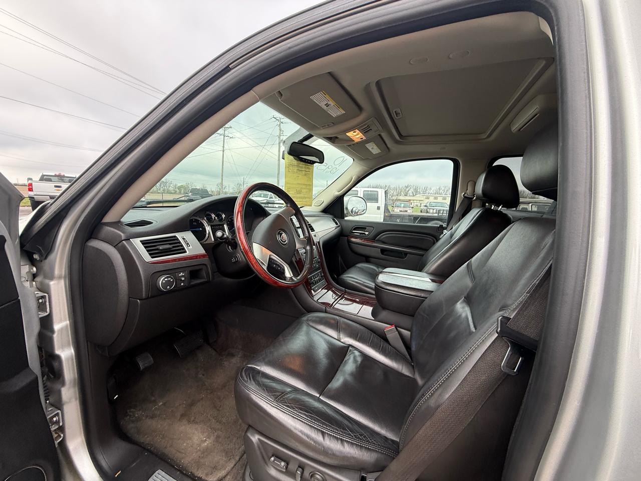 Cadillac Escalade ESV AWD 4dr Premium 2010