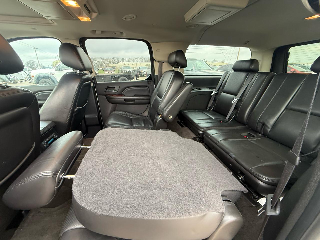 Cadillac Escalade ESV AWD 4dr Premium 2010