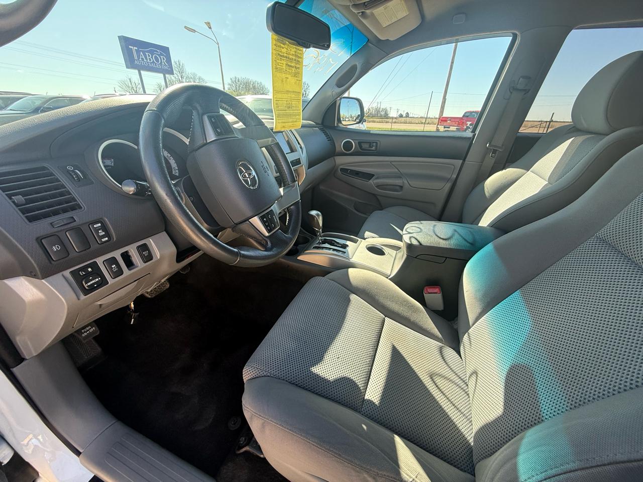 Toyota Tacoma 4WD Double Cab V6 MT (Natl) 2013