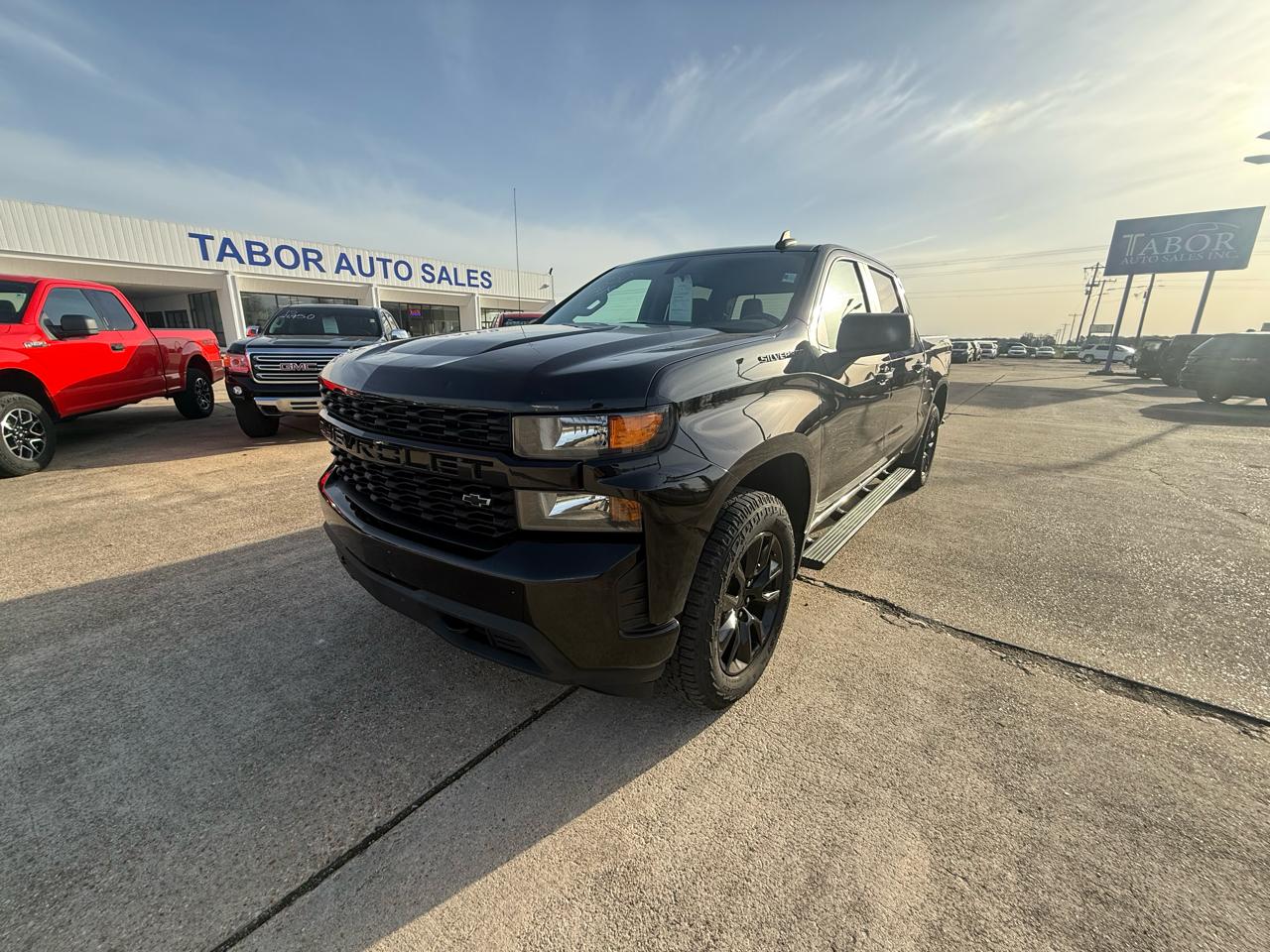 Chevrolet Silverado 1500 4WD Crew Cab 147" Custom 2020