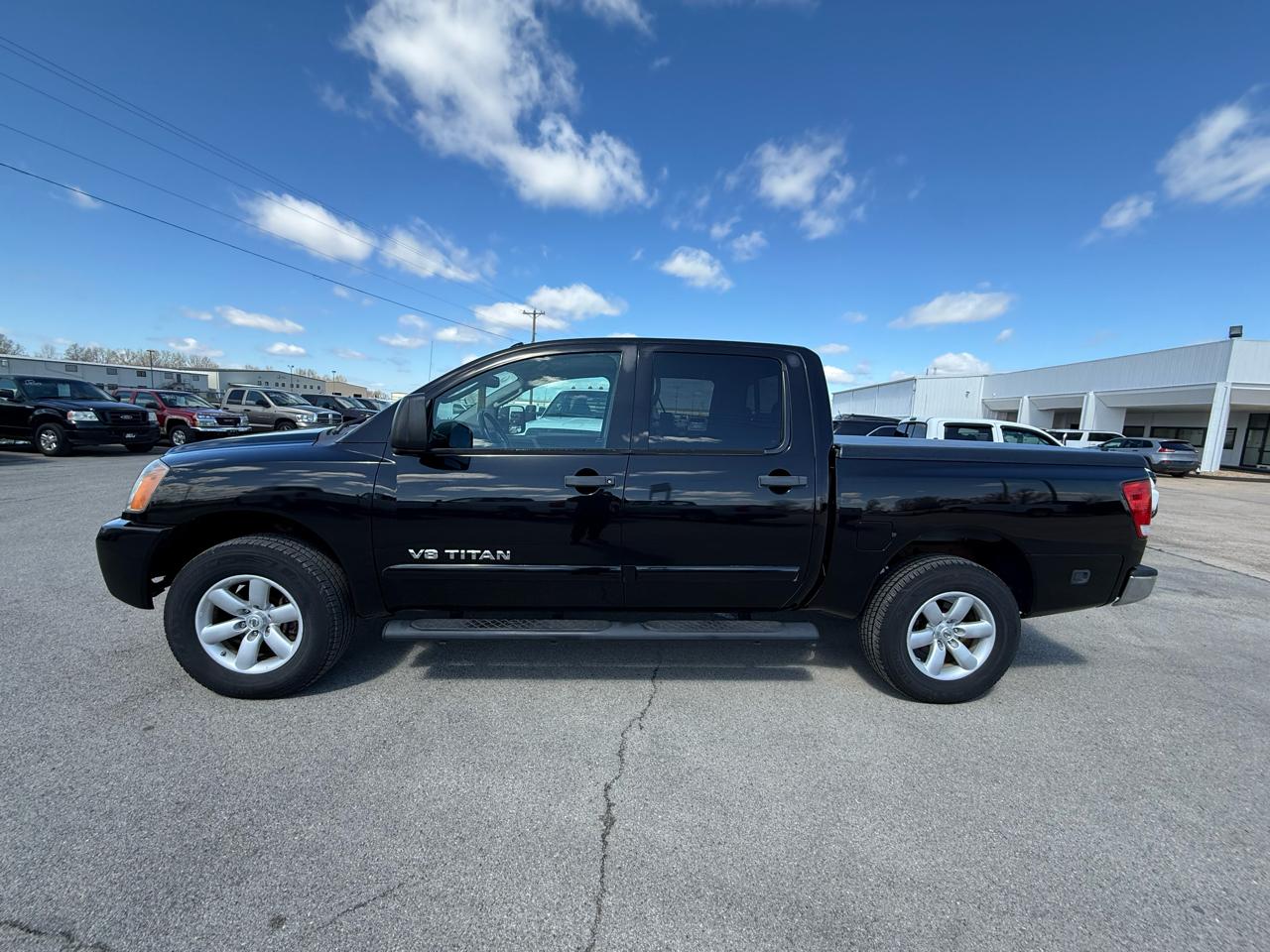 Nissan Titan 4WD Crew Cab SWB SE 2010