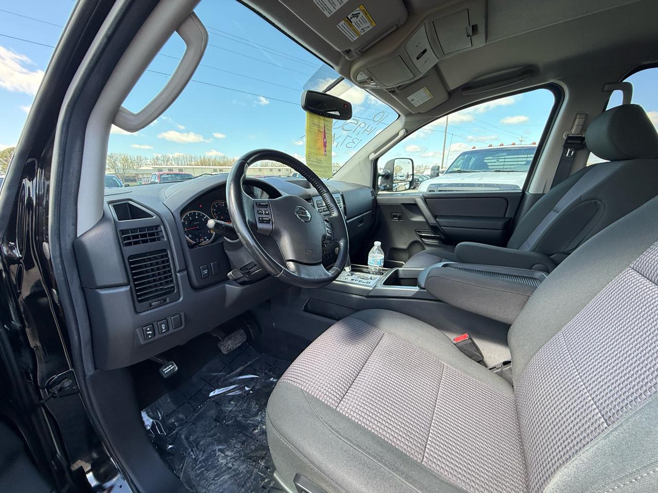 Nissan Titan 4WD Crew Cab SWB SE 2010