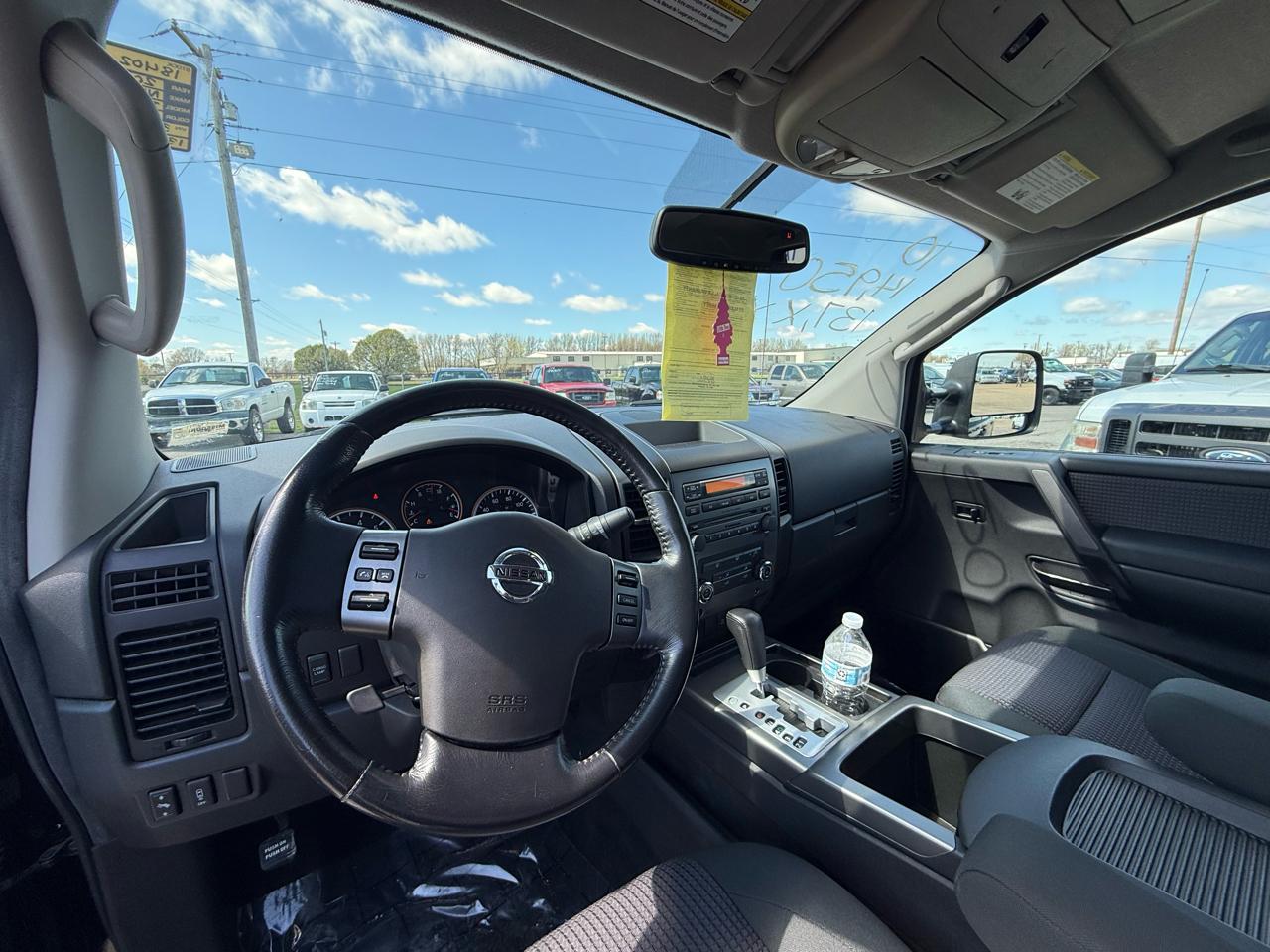 Nissan Titan 4WD Crew Cab SWB SE 2010