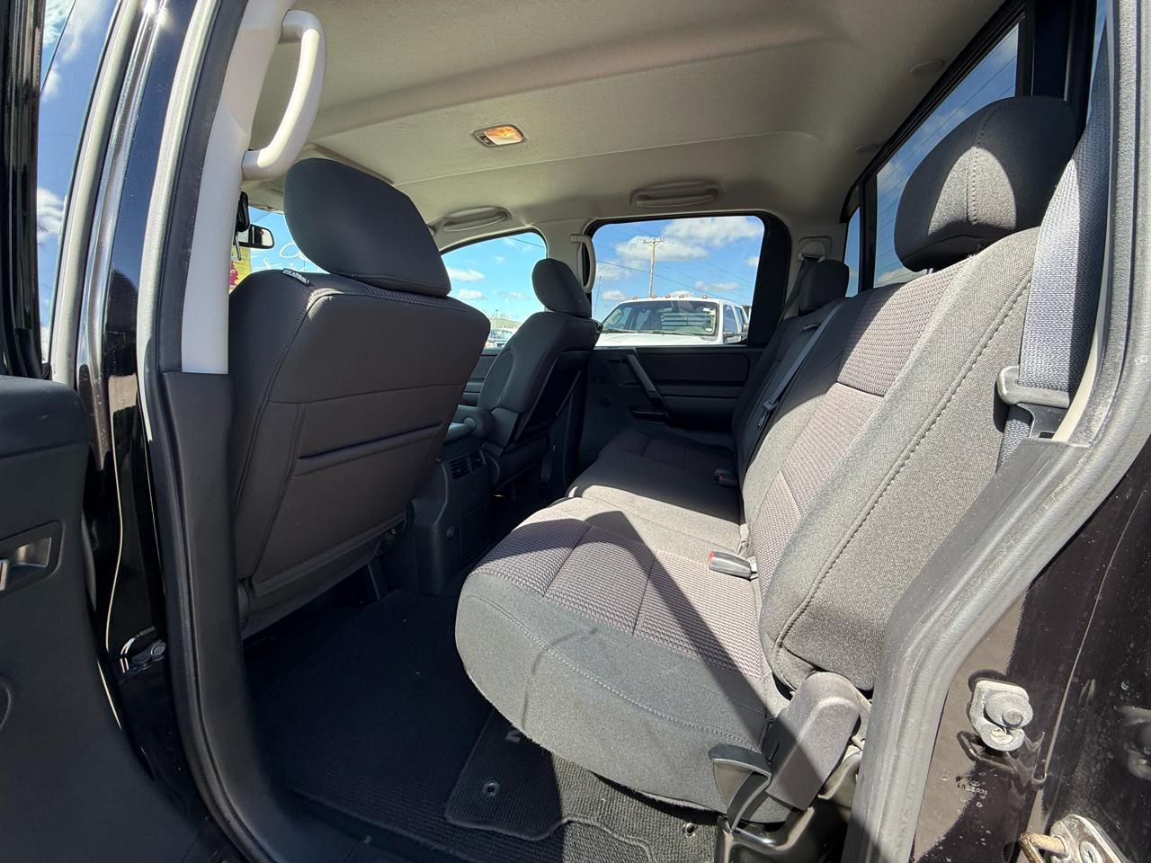 Nissan Titan 4WD Crew Cab SWB SE 2010