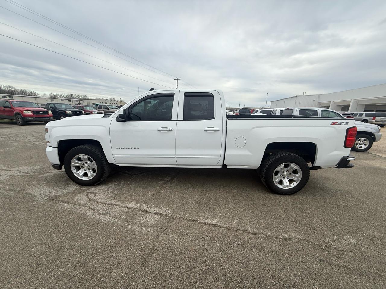 Chevrolet Silverado 1500 4WD Double Cab 143.5" LT w/2LT 2017