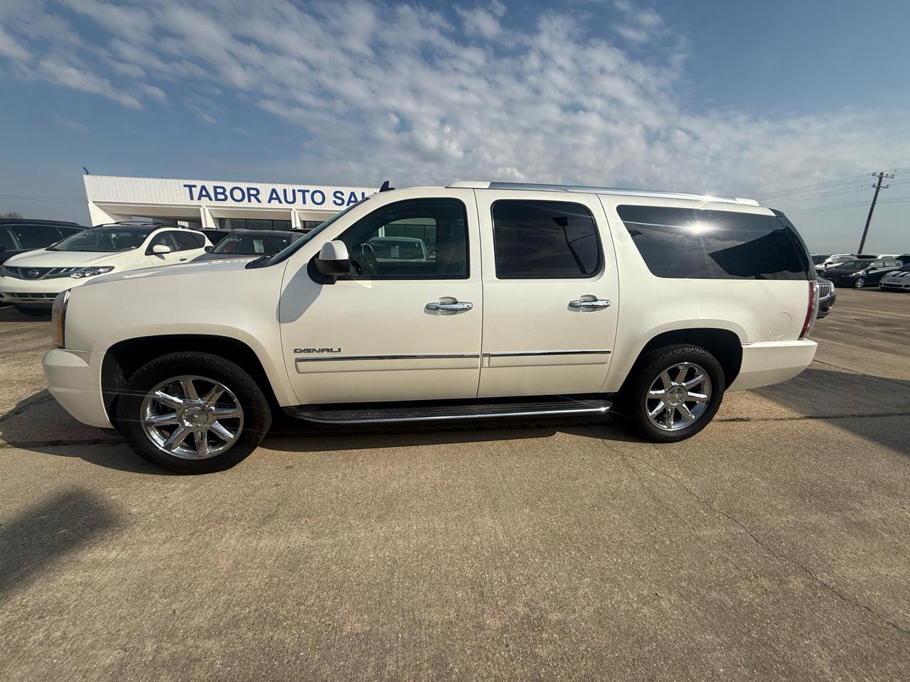 GMC Yukon XL AWD 4dr 1500 Denali 2012