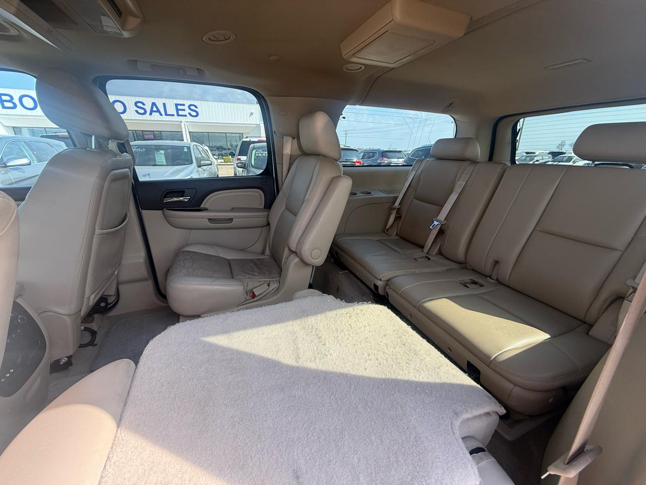 GMC Yukon XL AWD 4dr 1500 Denali 2012