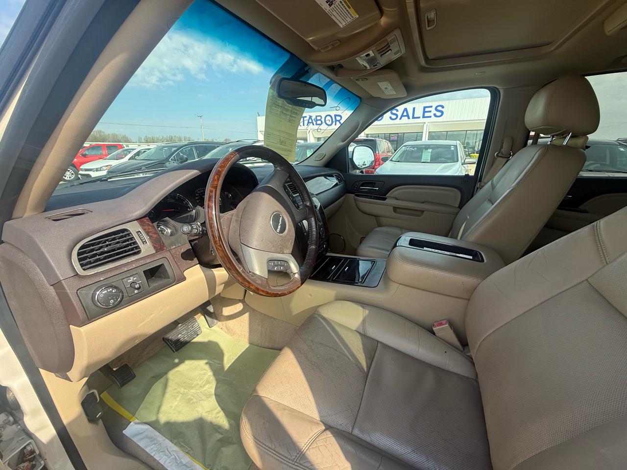 GMC Yukon XL AWD 4dr 1500 Denali 2012