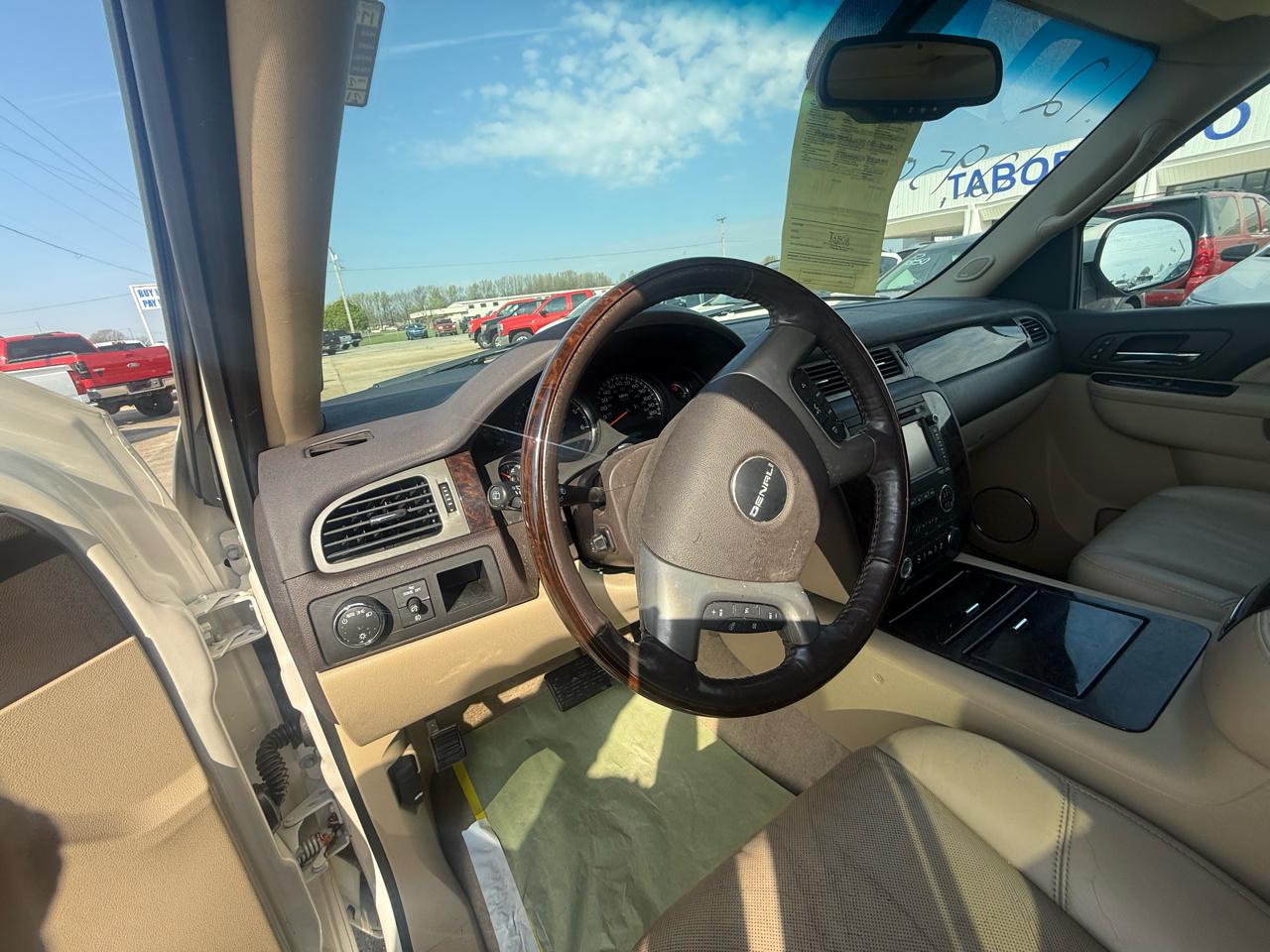 GMC Yukon XL AWD 4dr 1500 Denali 2012