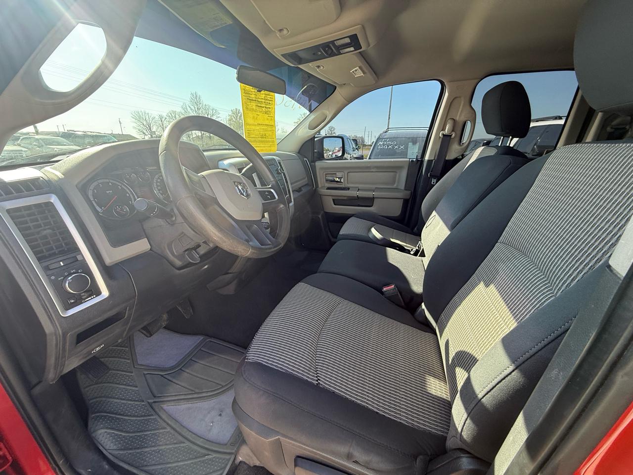 RAM 1500 2WD Quad Cab 140.5" SLT 2011