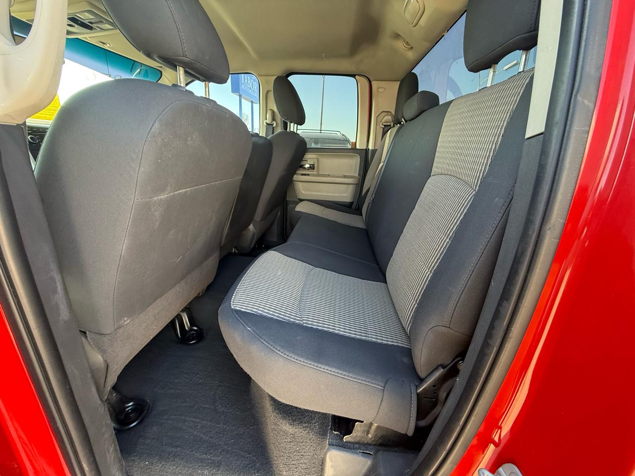 RAM 1500 2WD Quad Cab 140.5" SLT 2011