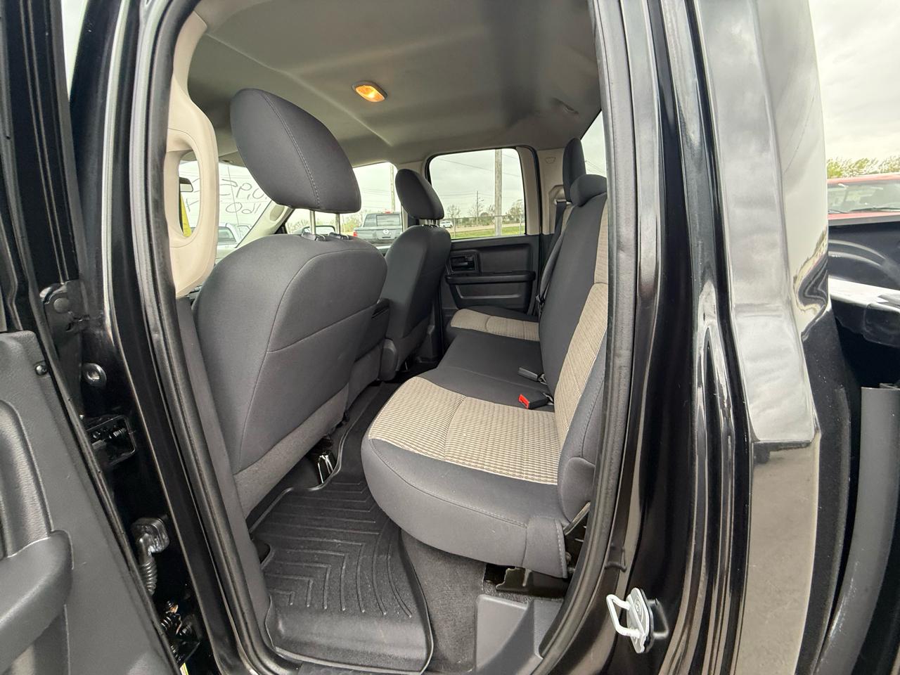 RAM 1500 2WD Quad Cab 140.5" ST 2011