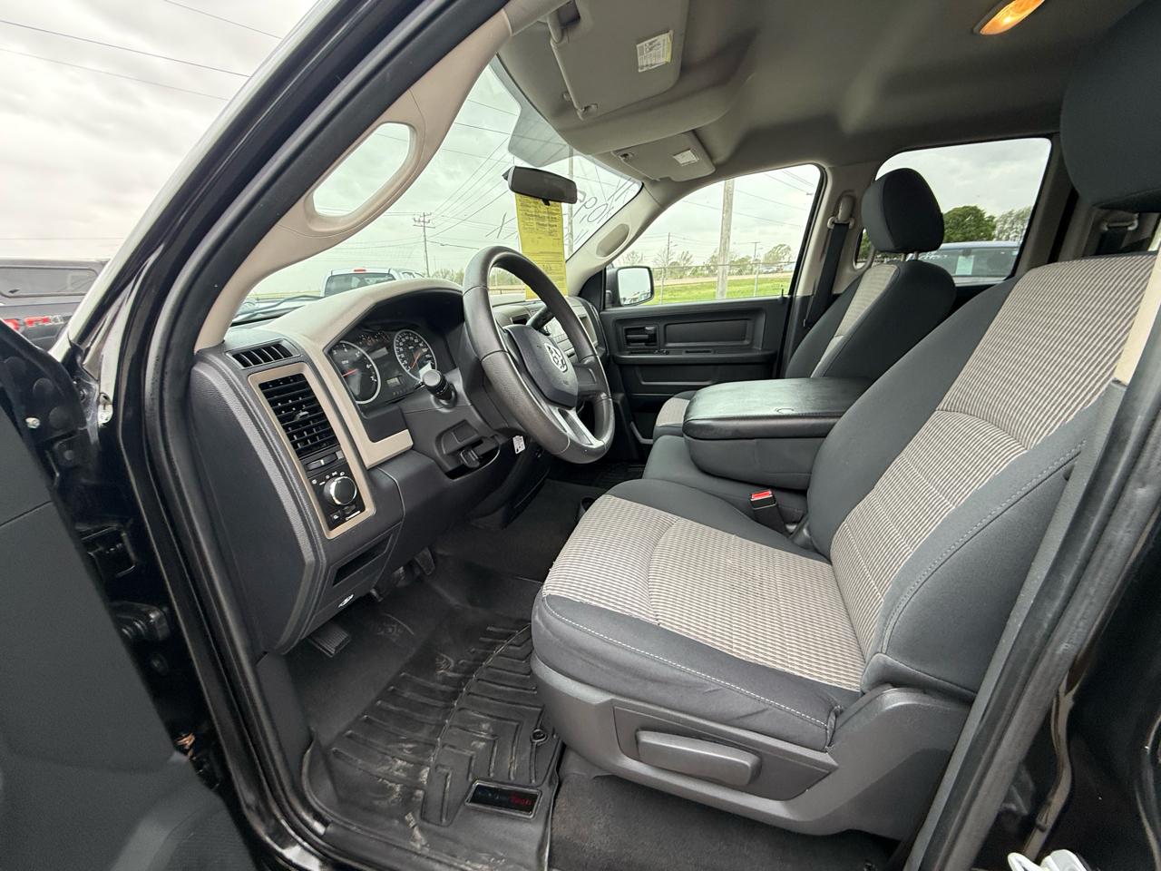 RAM 1500 2WD Quad Cab 140.5" ST 2011