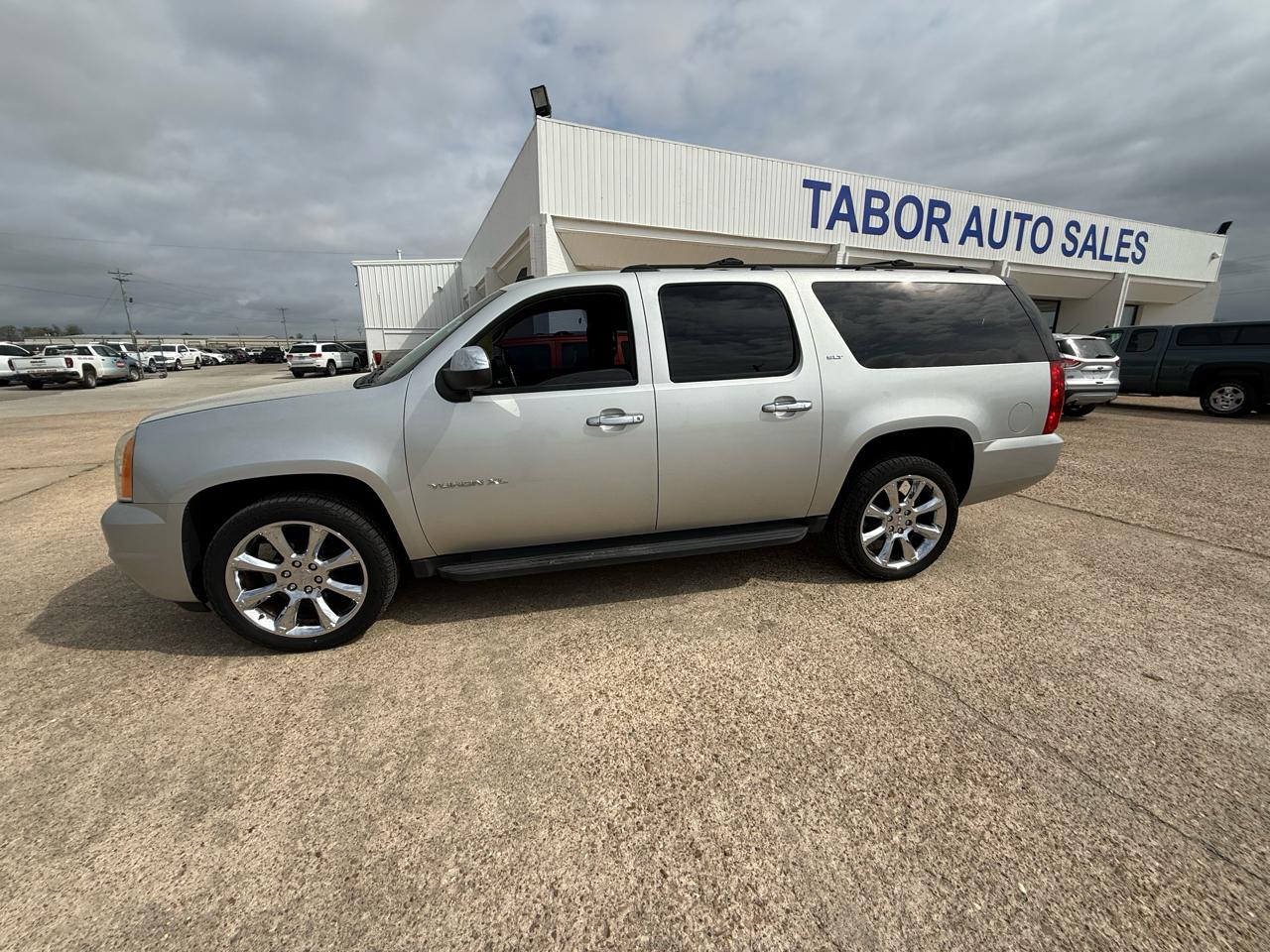GMC Yukon XL 4WD 4dr 1500 SLT 2011