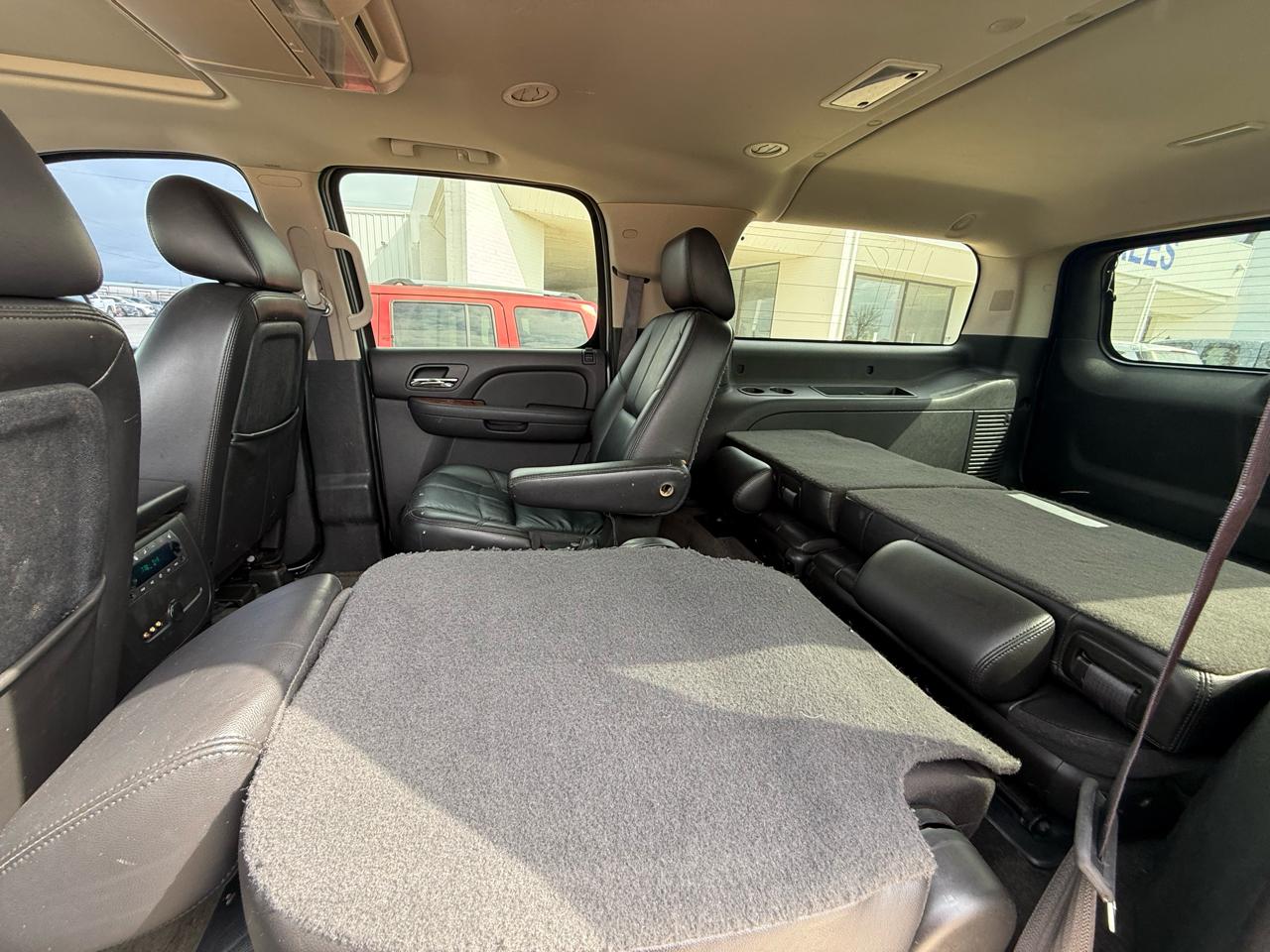 GMC Yukon XL 4WD 4dr 1500 SLT 2011