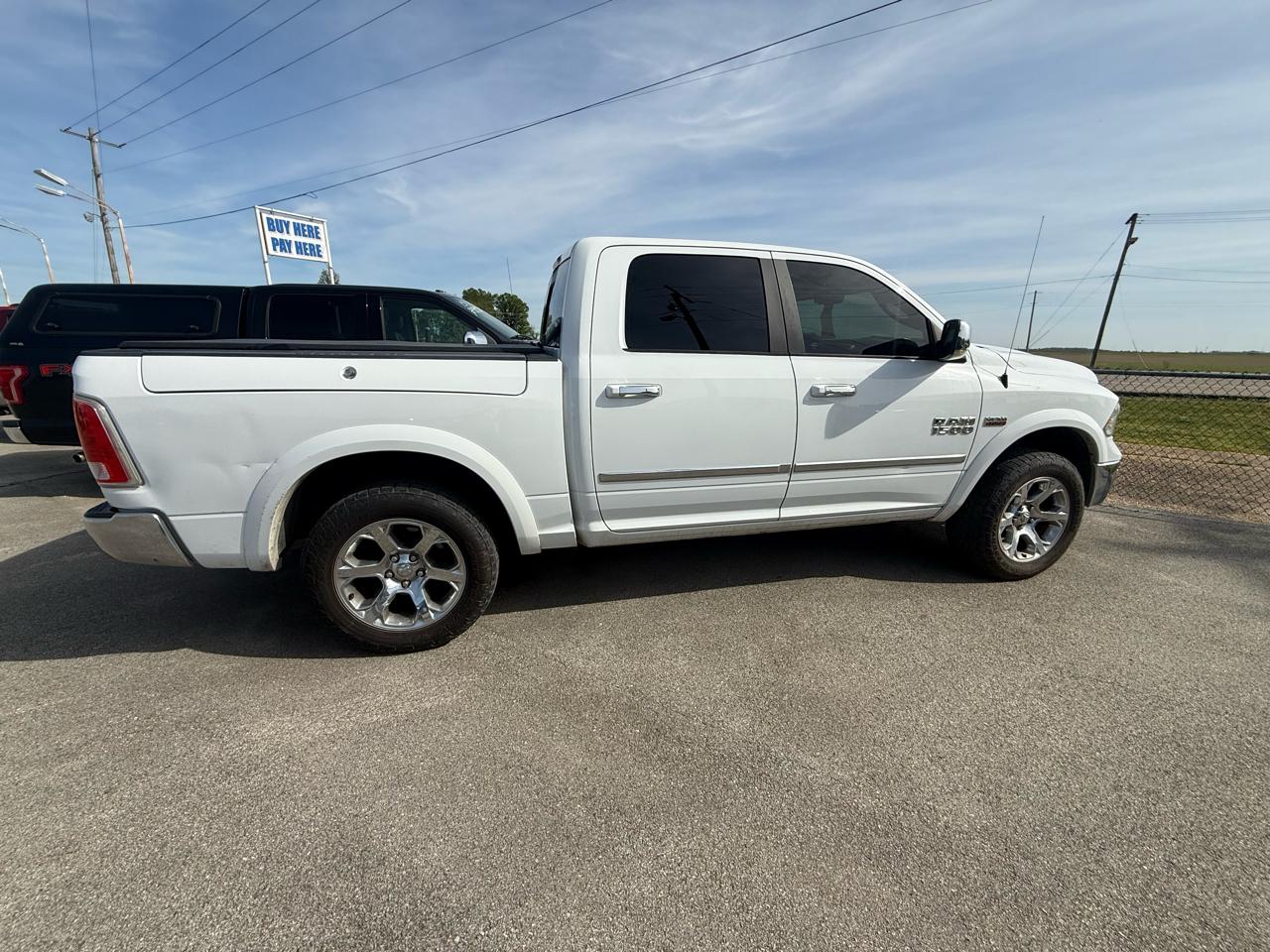 RAM 1500 Laramie 4x4 Crew Cab 5'7" Box 2017