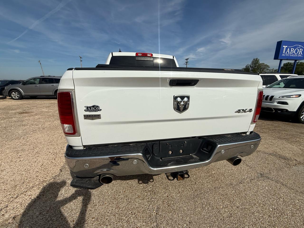 RAM 1500 Laramie 4x4 Crew Cab 5'7" Box 2017