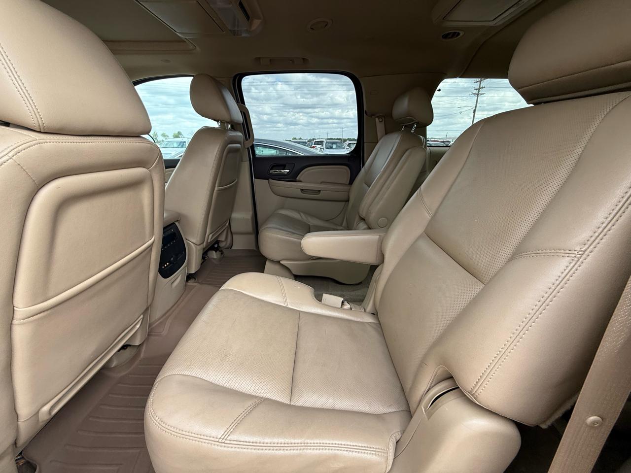 GMC Yukon XL AWD 4dr 1500 Denali 2010