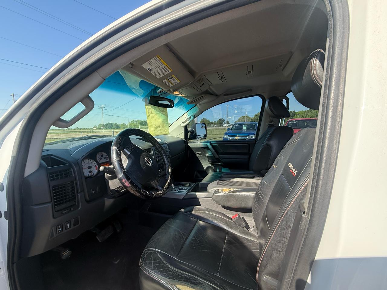 Nissan Titan 4WD Crew Cab SWB PRO-4X 2012