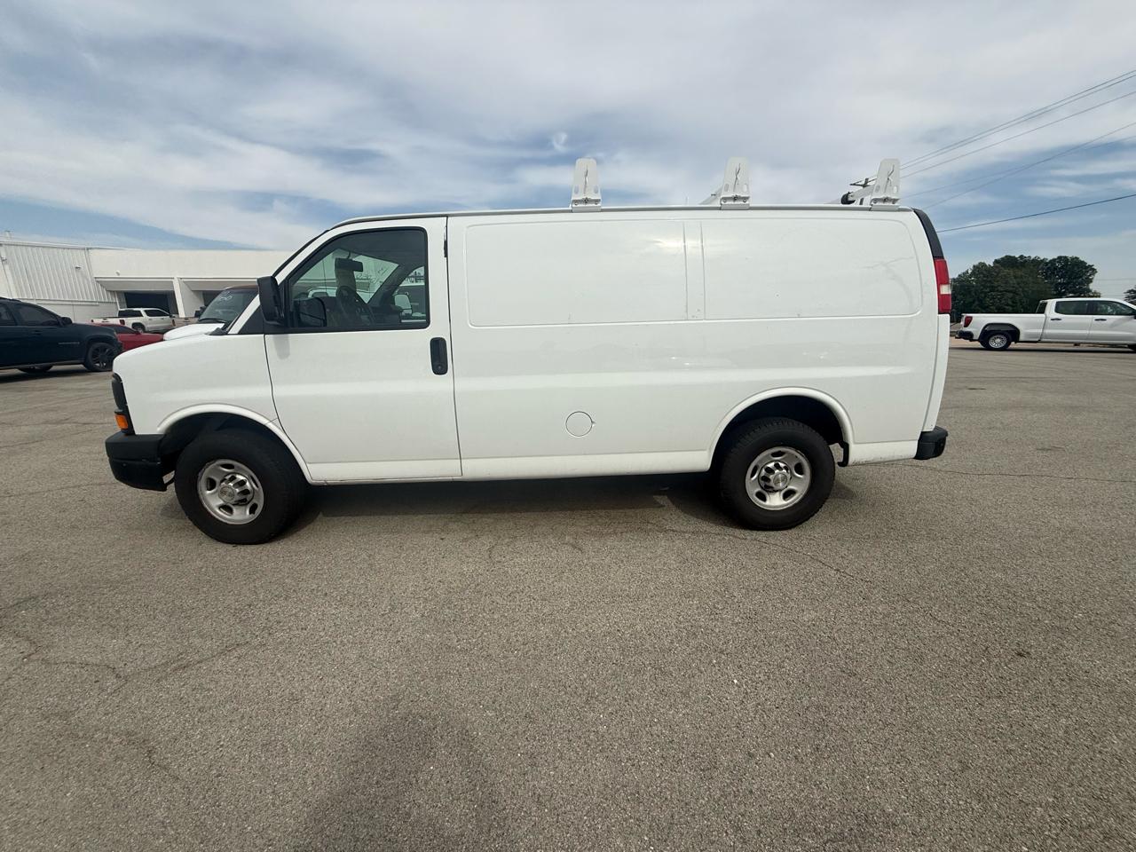 Chevrolet Express Cargo Van RWD 3500 135" 2013