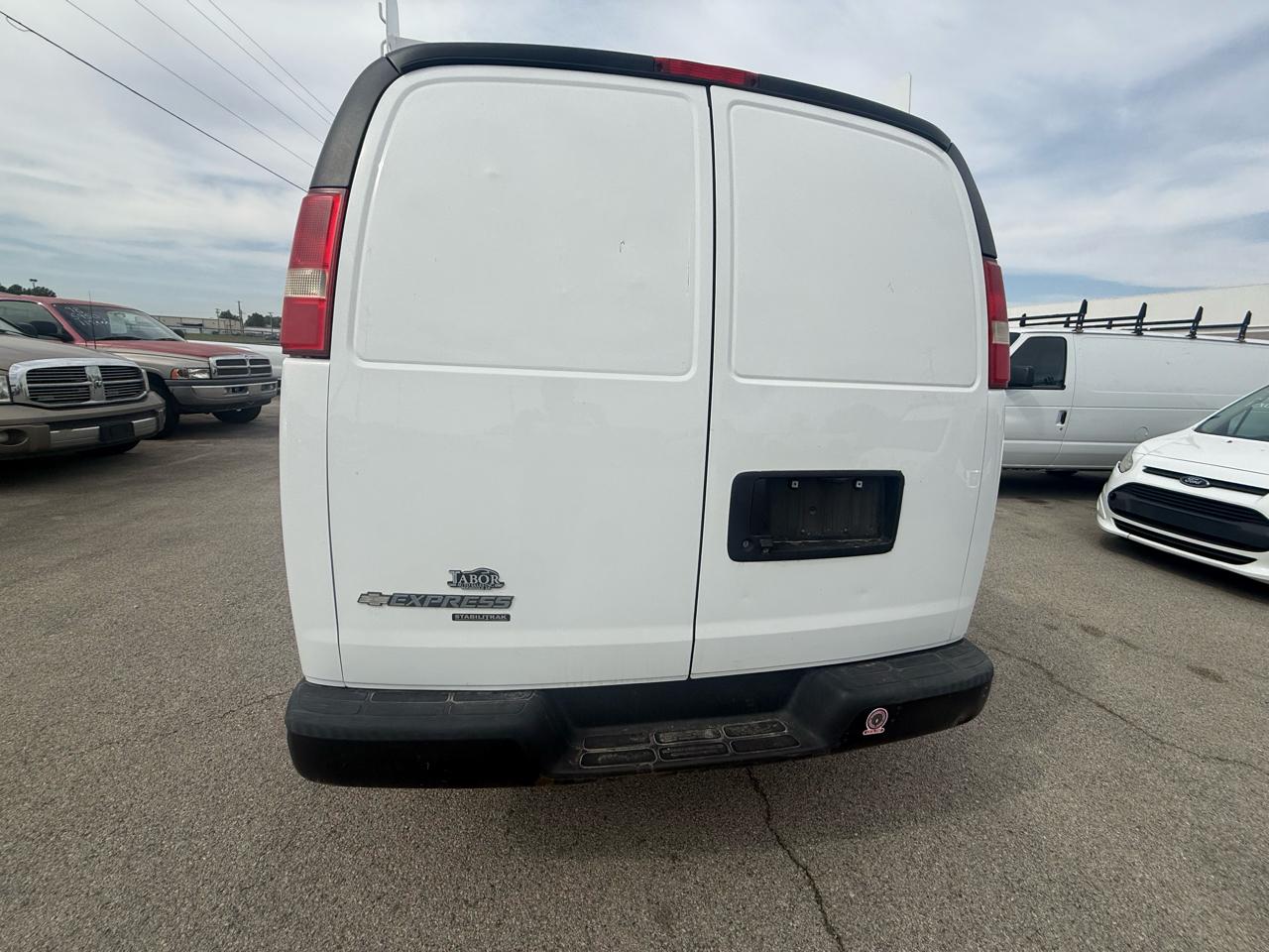 Chevrolet Express Cargo Van RWD 3500 135" 2013