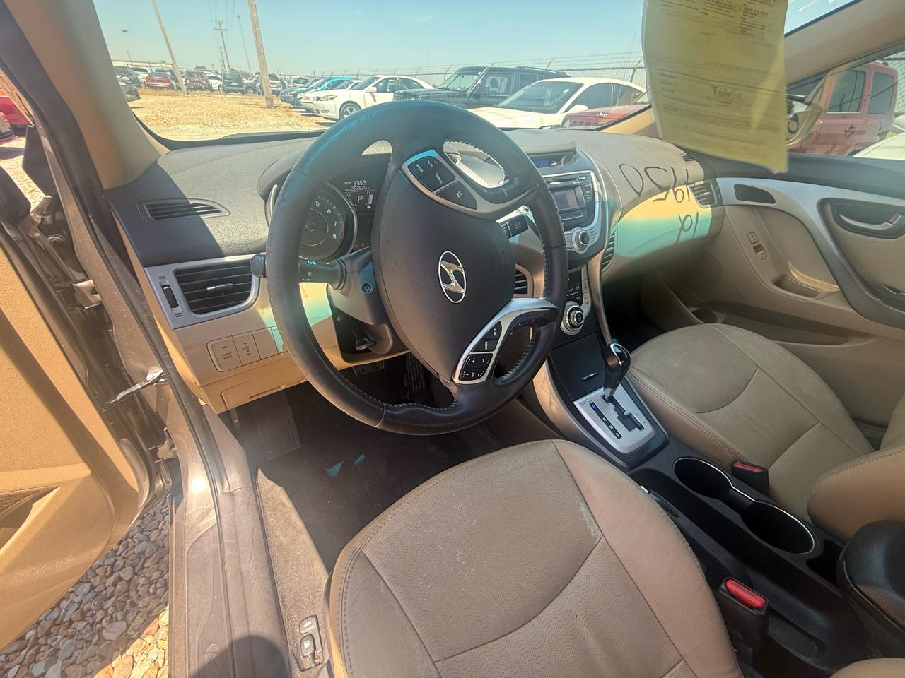 Hyundai Elantra  2012