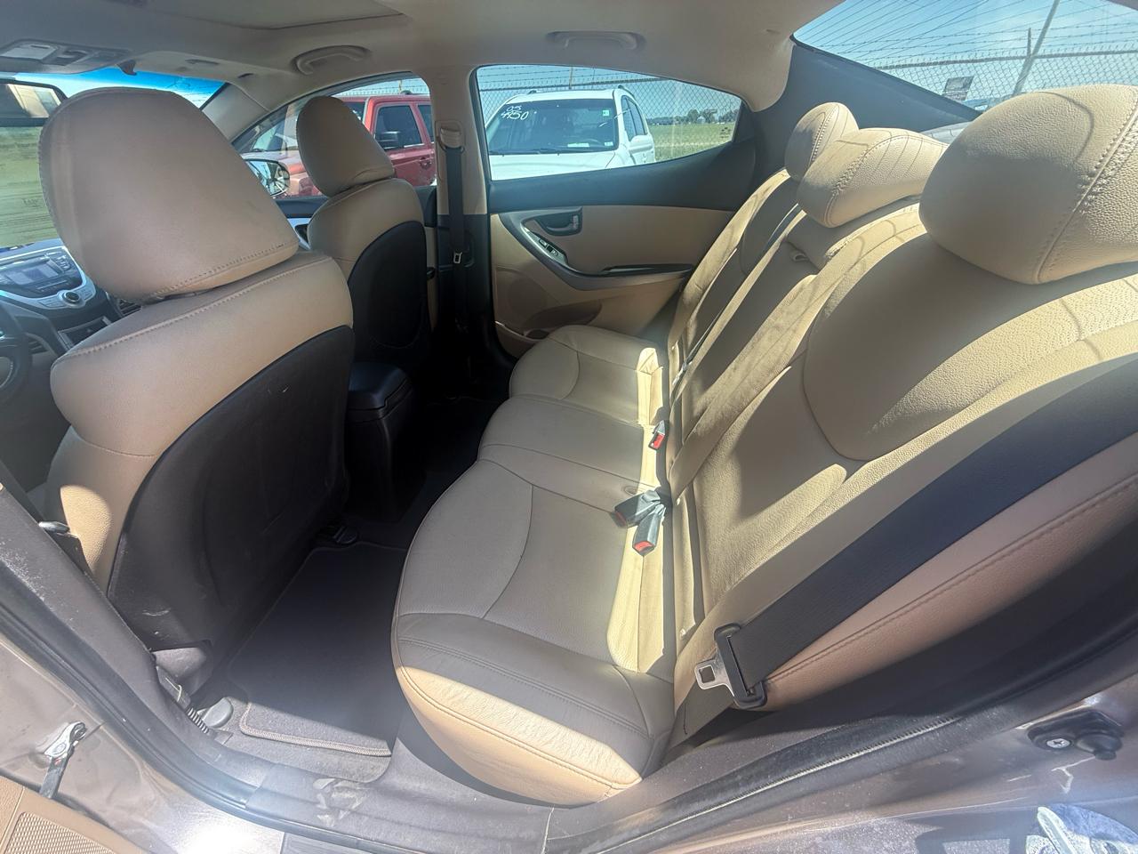 Hyundai Elantra  2012