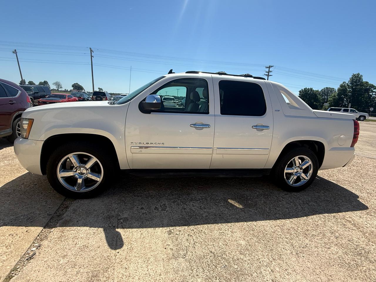 Chevrolet Avalanche 4WD Crew Cab LTZ 2011