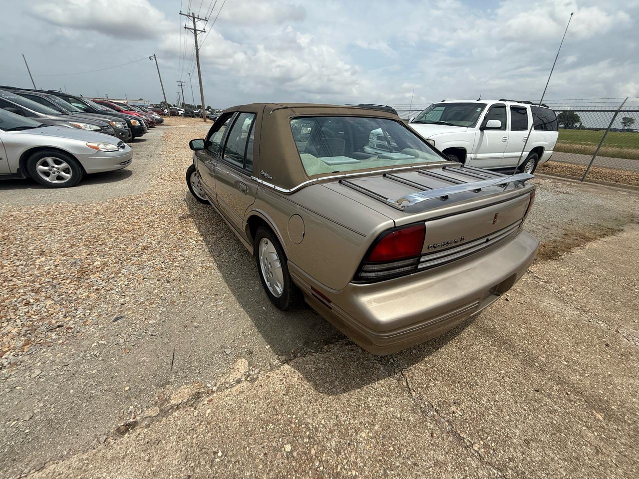Oldsmobile Cutlass Supreme 4dr Sdn Series III - R7C 1997