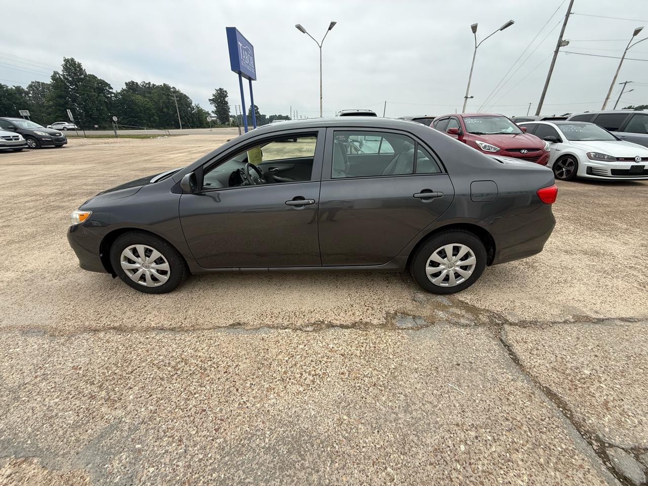Toyota Corolla 4dr Sdn Man (Natl) 2010