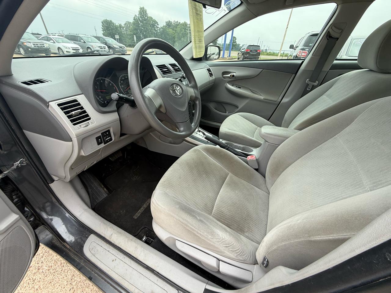 Toyota Corolla 4dr Sdn Man (Natl) 2010