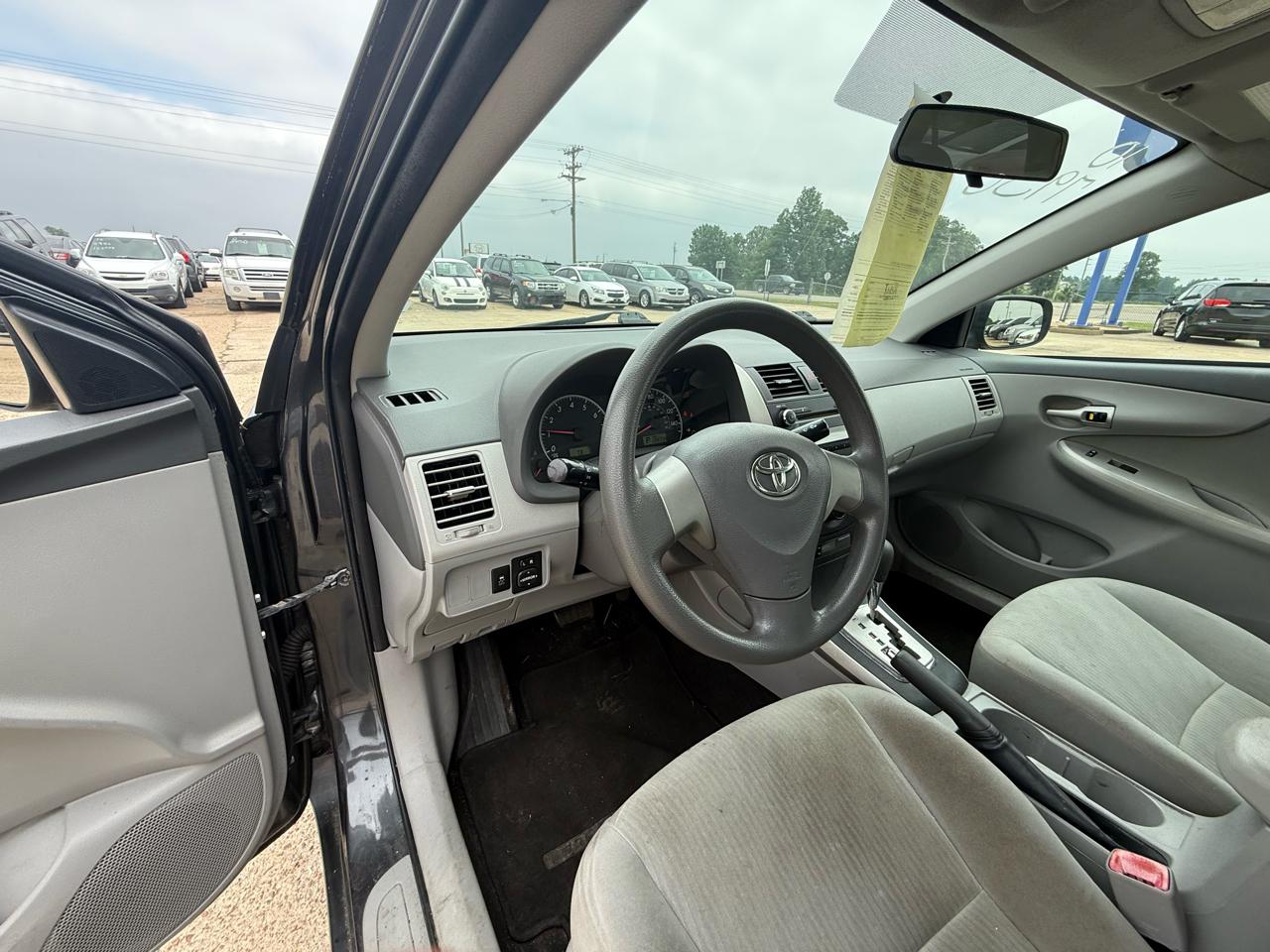 Toyota Corolla 4dr Sdn Man (Natl) 2010