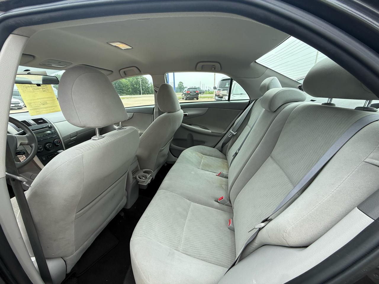 Toyota Corolla 4dr Sdn Man (Natl) 2010