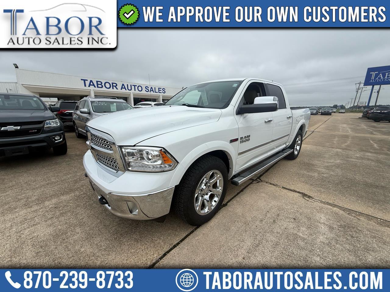 RAM 1500 4WD Crew Cab 140.5" Laramie 2015
