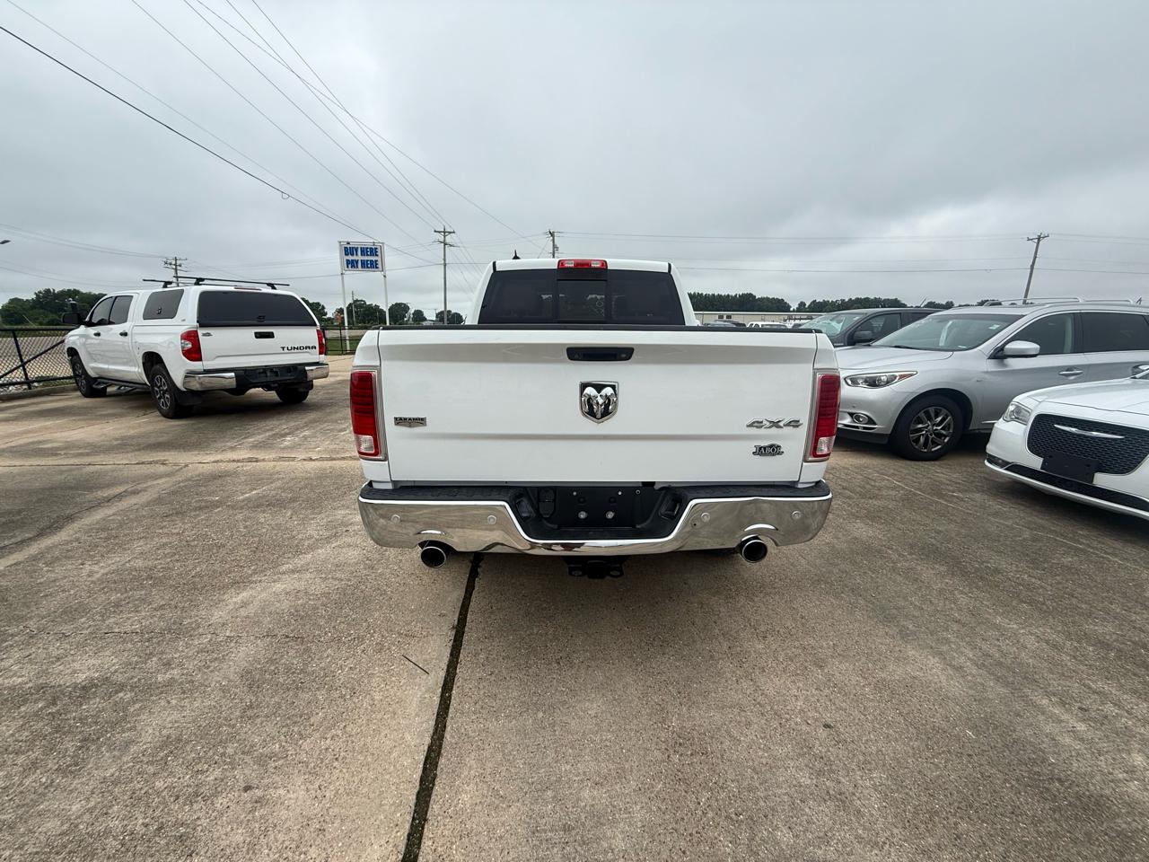 RAM 1500 4WD Crew Cab 140.5" Laramie 2015