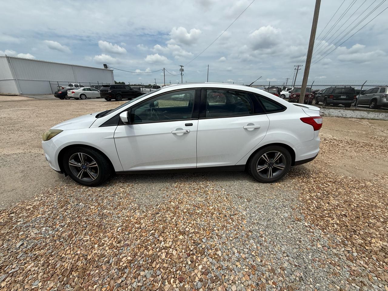 Ford Focus 4dr Sdn SE 2012