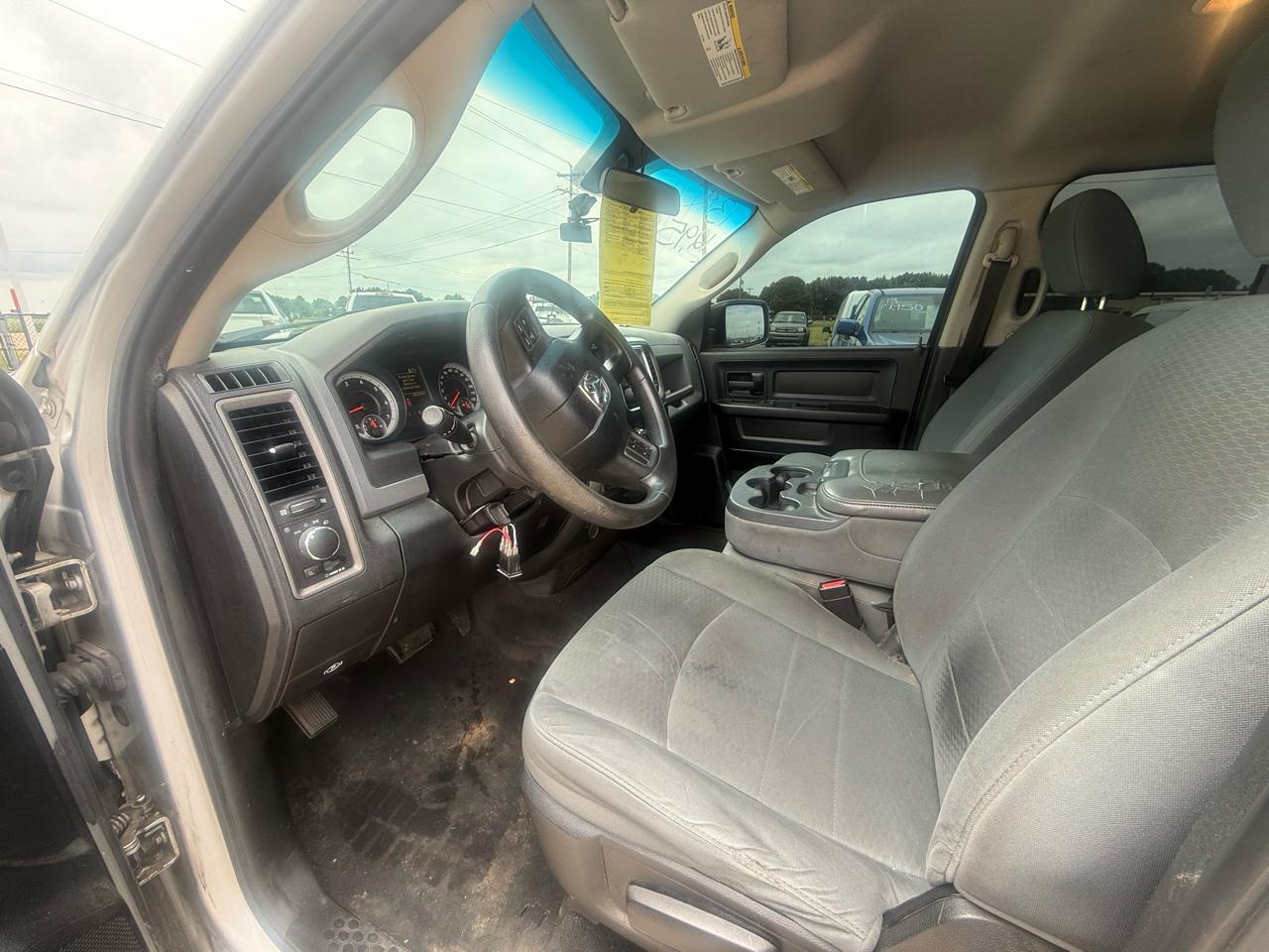 RAM 1500 2WD Quad Cab 140.5" Tradesman 2013